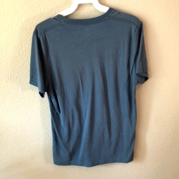 3 for $15 Old Navy blue v neck t shirt - Picture 3 of 3